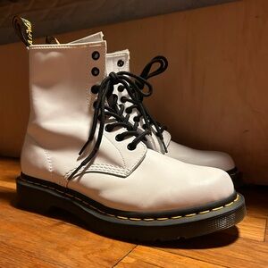 Doc Martens 1460 White Smooth Leather Lace up Boots Size 8